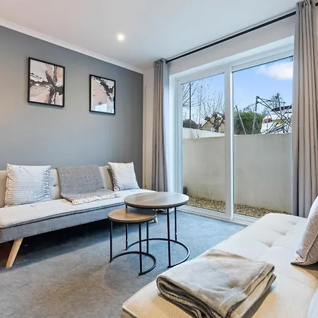 Cosy 2-Bedroom Central Home With Private Hot Tub Bath Exterior photo