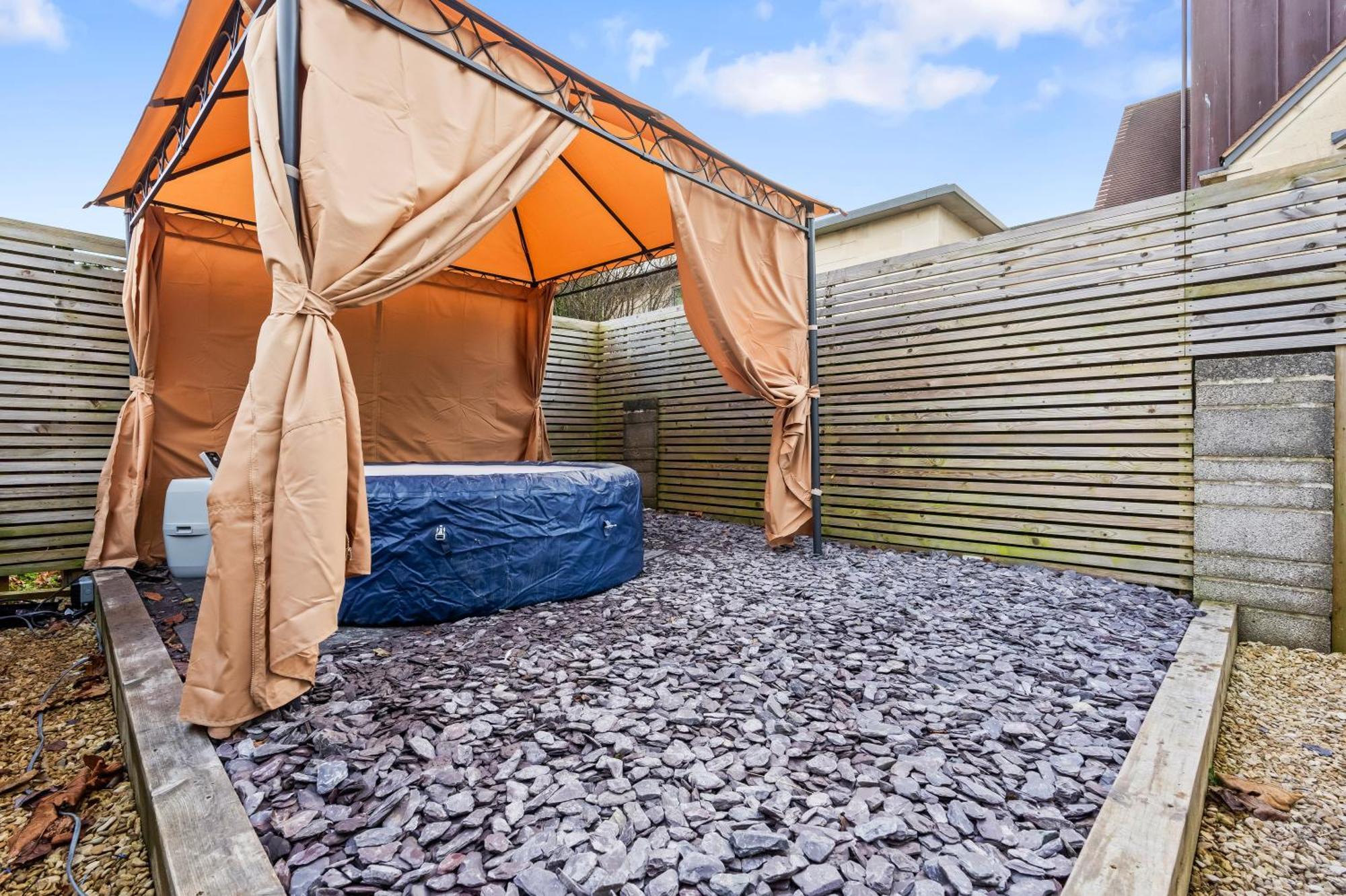Cosy 2-bedroom With Private Hot Tub Дом отдыха