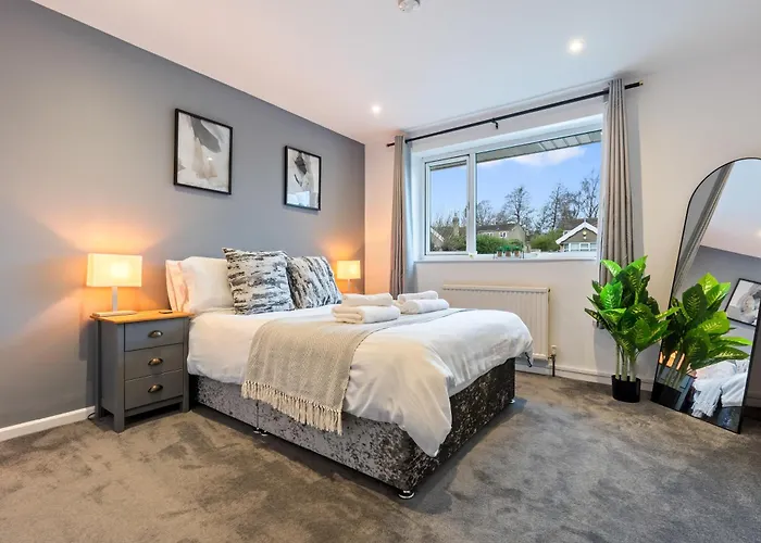 Cosy 2-Bedroom Central Home With Private Hot Tub